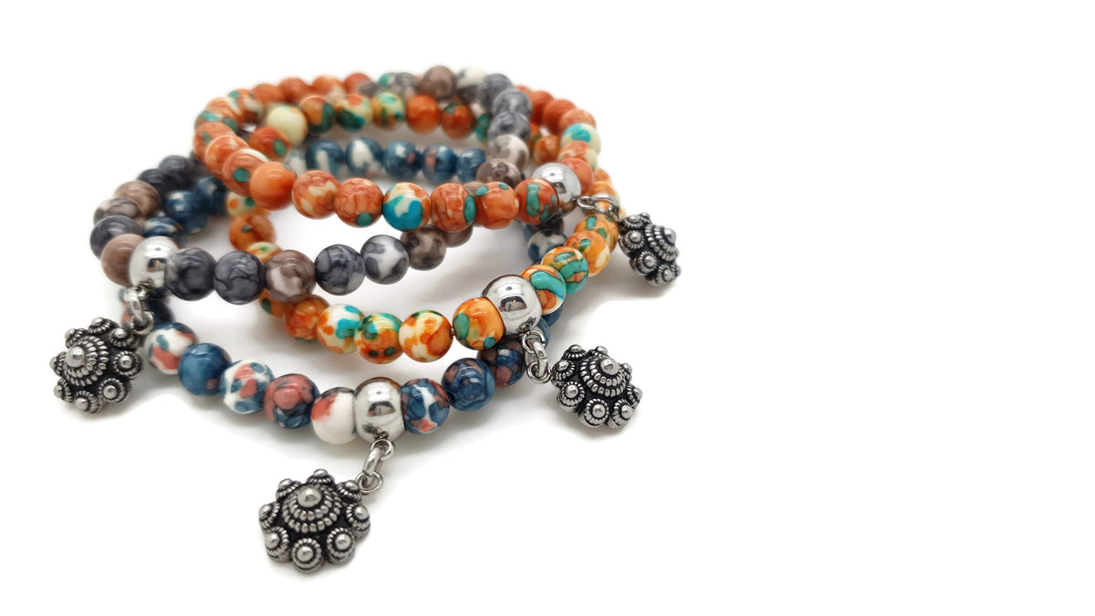 MYKK Jewelry | Zeeuwse knop armbanden met natuursteen en voorzien van een RVS Zeeuwse knop in verschillende kleuren.
