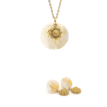 Afbeelding in Gallery-weergave laden, RVS Zeeuwse knop oorstekers - Polymeer goud | MYKK Jewelry