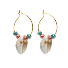 Afbeelding in Gallery-weergave laden, RVS oorbellen - Kauri schelp met kralen MYKK Jewelry