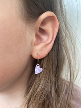 Afbeelding in Gallery-weergave laden, Oorbellen RVS - Hart lila zilver | MYKK Jewelry