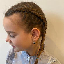 Afbeelding in Gallery-weergave laden, Zilveren kinderoorbellen - Dierenpootje creolen zwart MYKK Jewelry