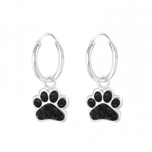 Afbeelding in Gallery-weergave laden, Zilveren kinderoorbellen - Dierenpootje creolen zwart MYKK Jewelry