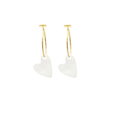 Afbeelding in Gallery-weergave laden, Oorbellen RVS - Hart parelmoer goud MYKK Jewelry