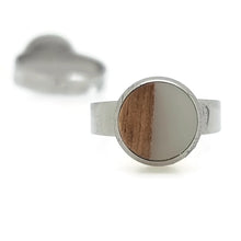 Afbeelding in Gallery-weergave laden, Ring RVS - Hout en resin melkwit MYKK Jewelry