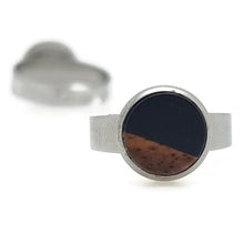Afbeelding in Gallery-weergave laden, Ring RVS - Hout en resin zwart MYKK Jewelry