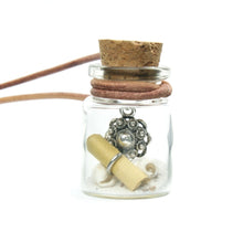 Afbeelding in Gallery-weergave laden, MYKK Jewelry | Sieraden Zeeuwse knop ketting - Flessenpost leer