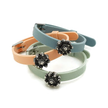 Afbeelding in Gallery-weergave laden, Zeeuwse knop armband - Kinderarmband pastel groen | MYKK Jewelry