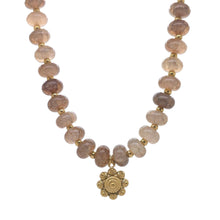 Afbeelding in Gallery-weergave laden, RVS Zeeuwse knop ketting - Glaskralen bruin | MYKK Jewelry
