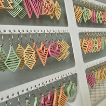 Afbeelding in Gallery-weergave laden, Pastel 3d geprinte oorbellen
