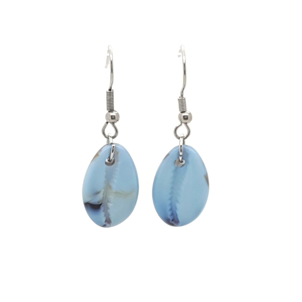 MYKK Jewelry | RVS oorbellen - Kauri lichtblauw schelp