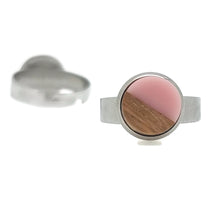 Afbeelding in Gallery-weergave laden, Ring RVS - Hout en resin licht roze MYKK Jewelry
