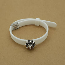 Afbeelding in Gallery-weergave laden, MYKK Jewelry | Kinder sieraden Zeeuwse knop armband - Kinderarmband wit
