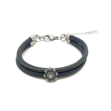 Afbeelding in Gallery-weergave laden, Zeeuwse knop armband - Stitched leer antraciet | MYKK Jewelry
